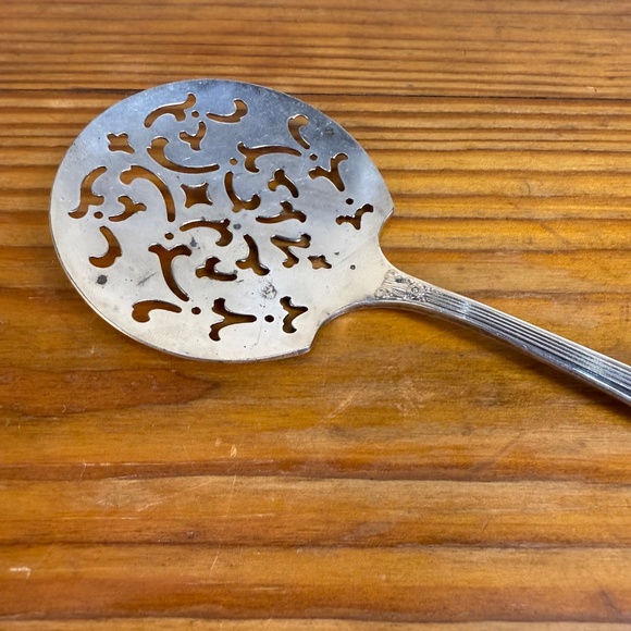 Vintage Wm. A. Rogers Silverplate Pastry Server | Oneida LTD - Picture 10 of 12